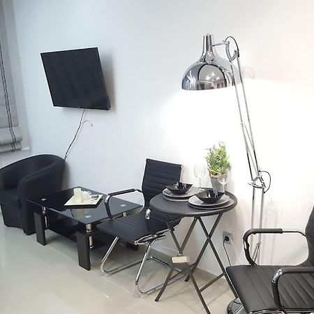 Modern Office Apartment.Wifi,2A/C,Luxury Fur/Tures Szaloniki Kültér fotó