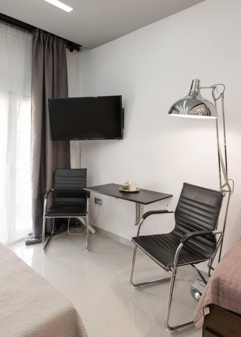 Modern Office Apartment.Wifi,2A/C,Luxury Fur/Tures Szaloniki Kültér fotó