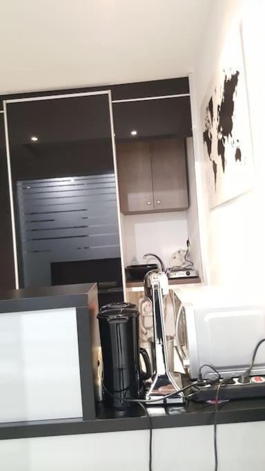 Modern Office Apartment.Wifi,2A/C,Luxury Fur/Tures Szaloniki Kültér fotó