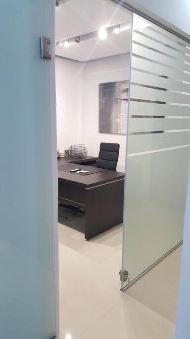 Modern Office Apartment.Wifi,2A/C,Luxury Fur/Tures Szaloniki Kültér fotó